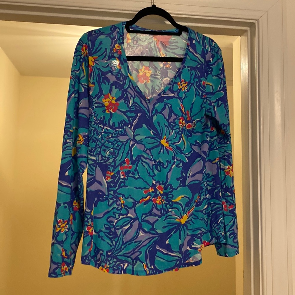 Lilly Pulitzer V-neck Long sleeve shirt - 100% Pima cotton - EUC - Size L